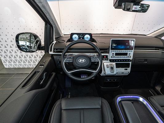 Hyundai Staria Premium 2.2d AT Black